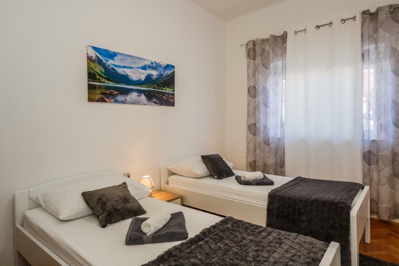Apartments Josip Trogir Buitenkant foto